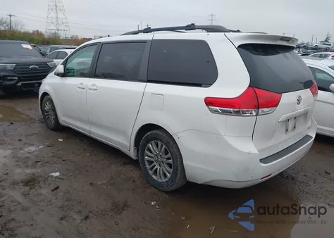 2012 Toyota Sienna Xle V6 8 Passenger z USA, uszkodzony, nr VIN 5TDYK3DC7CS275398